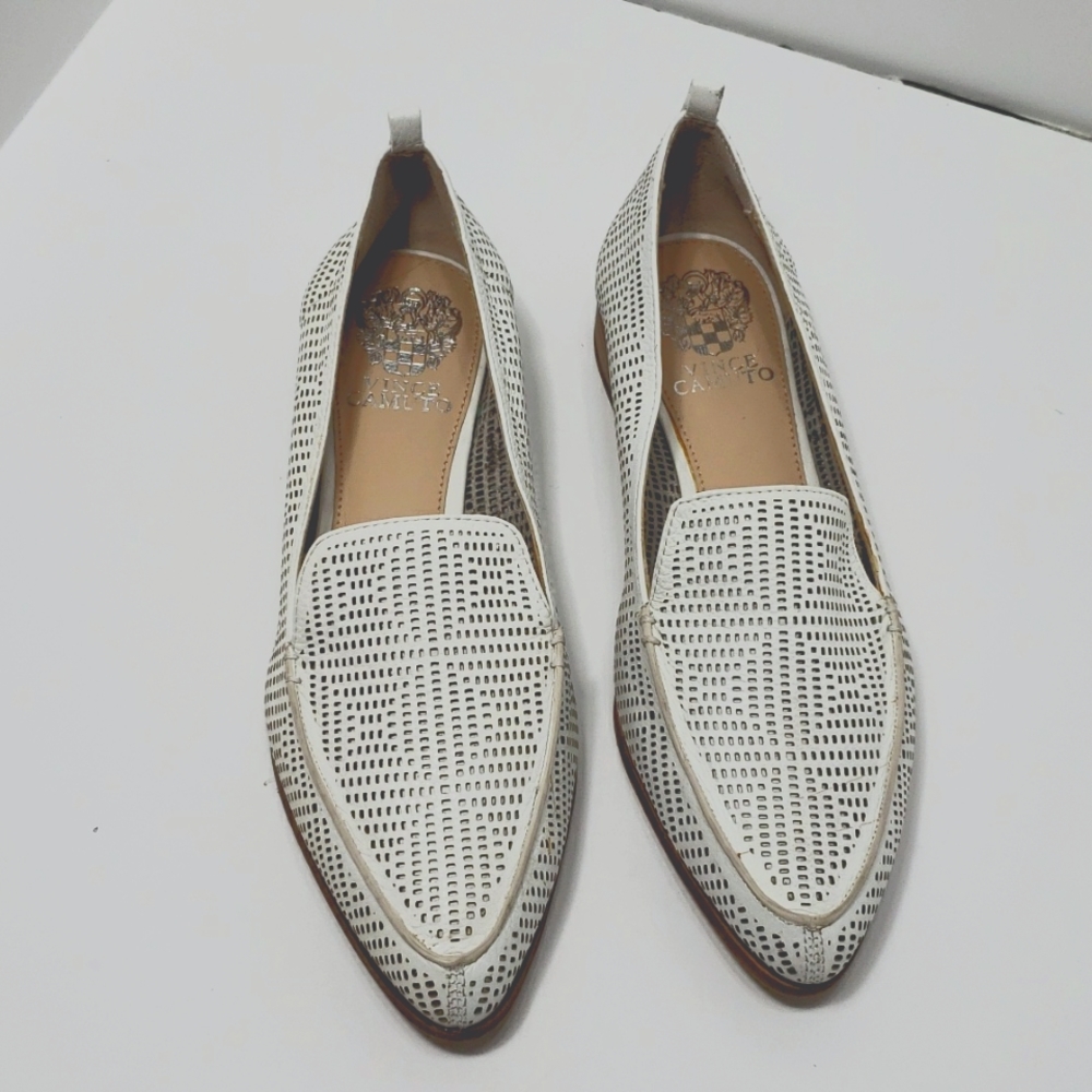 NWOT Vince Camuto Kade Cutout Loafer White Size 8.5M NWOB